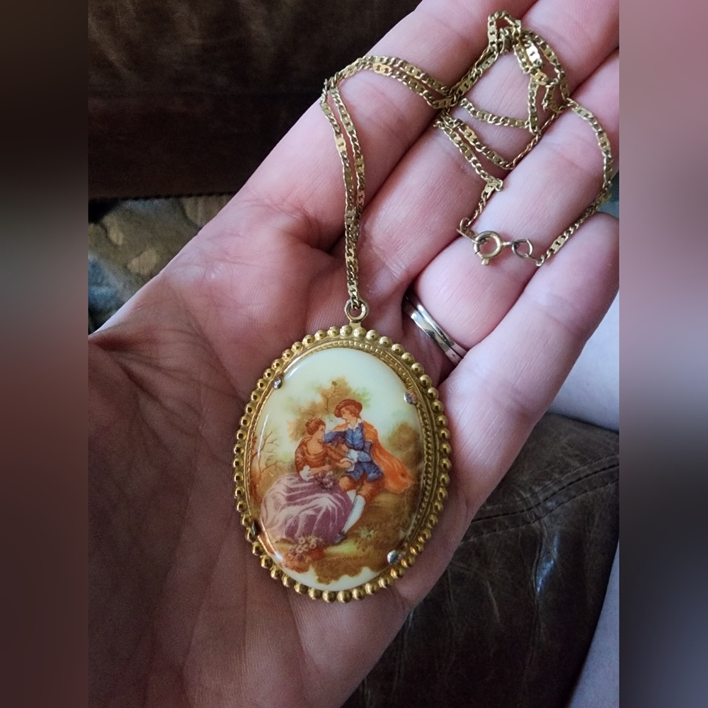 Vintage painted/printed necklace